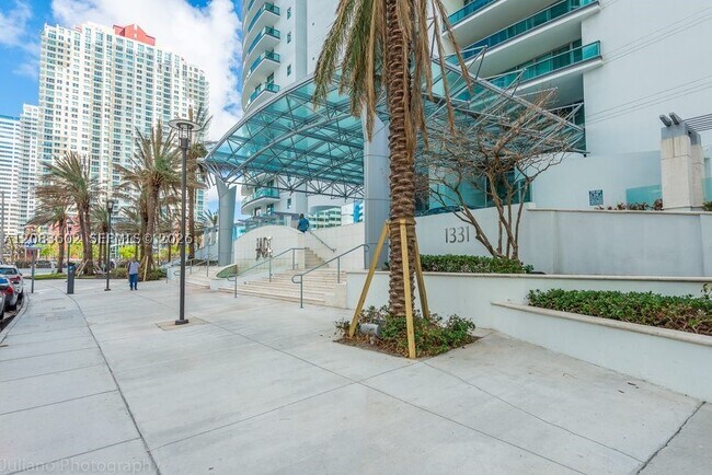 Building Photo - 1331 Brickell Bay Dr