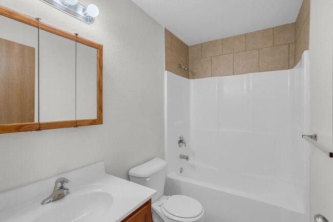 Building Photo - 601-603 Glenstone Dr.