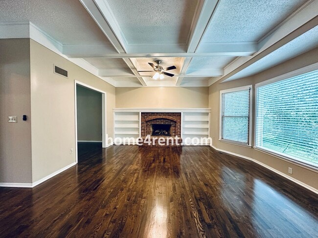 Building Photo - Blue Valley Schools, Granite Counters, Fin...