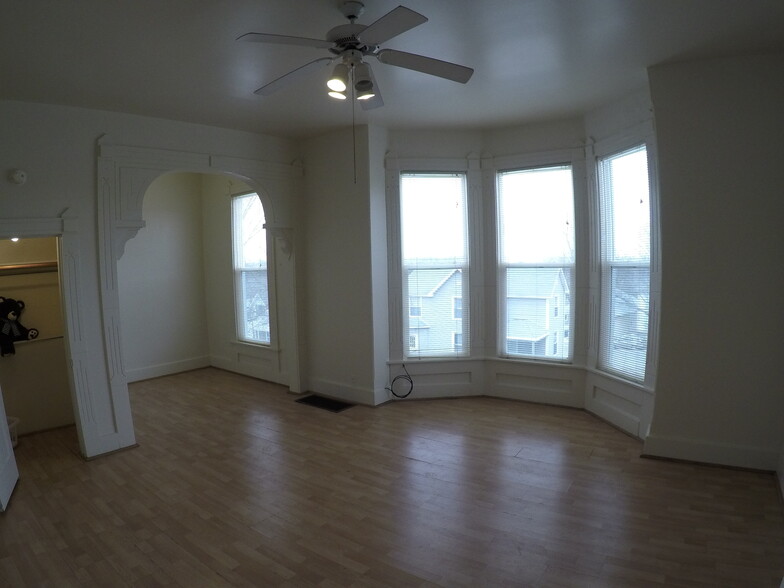 Living room - 1423 Columbia St