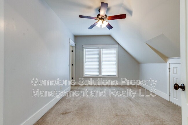 Building Photo - 210 38th Ave N