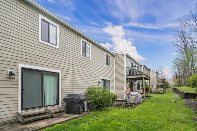 Building Photo - 82 Park Dr