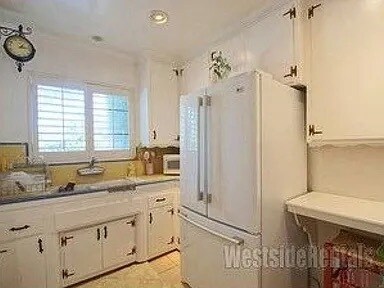 Primary Photo - 10823 Whipple St
