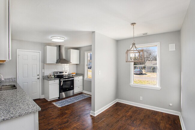 Building Photo - 701 9th Ave S