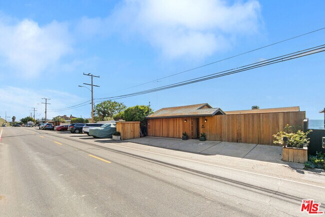 Building Photo - 24542 Malibu Rd