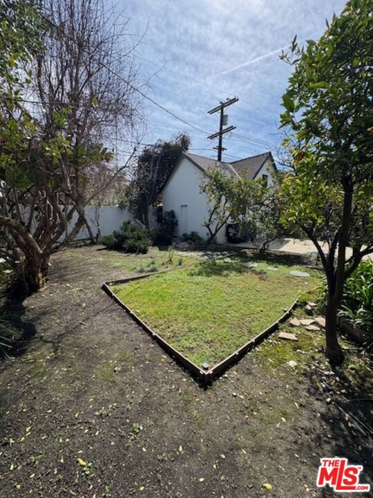Building Photo - 848 Cochran Ave