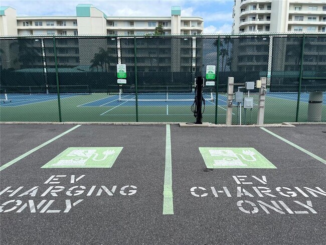 Building Photo - 8000 Sailboat Key Blvd S