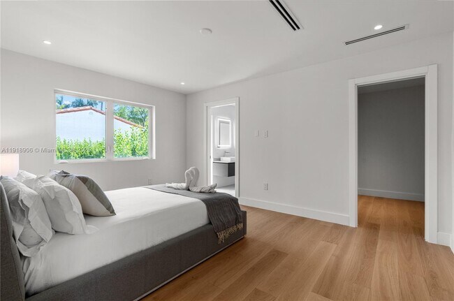 Building Photo - 45 NE 104th St