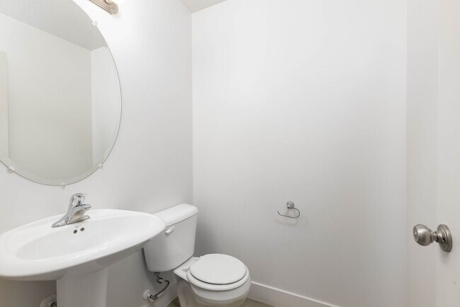 Building Photo - 3 bed / 2.5 bath / 2-car with washer/dryer/fridge 2019 built END UNIT!