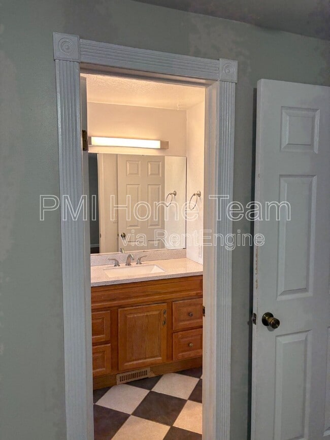 Building Photo - 463 W 2300 S