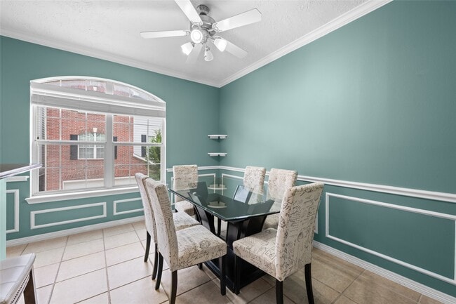 Building Photo - 3410 Skyline Village Dr