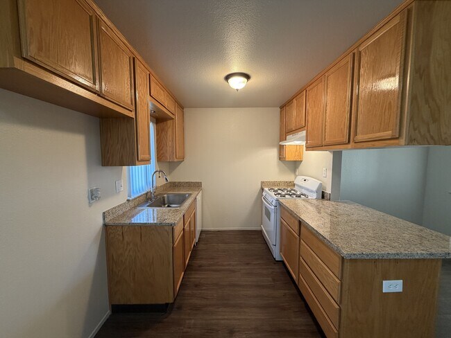 Building Photo - 1401 E Rumble Rd