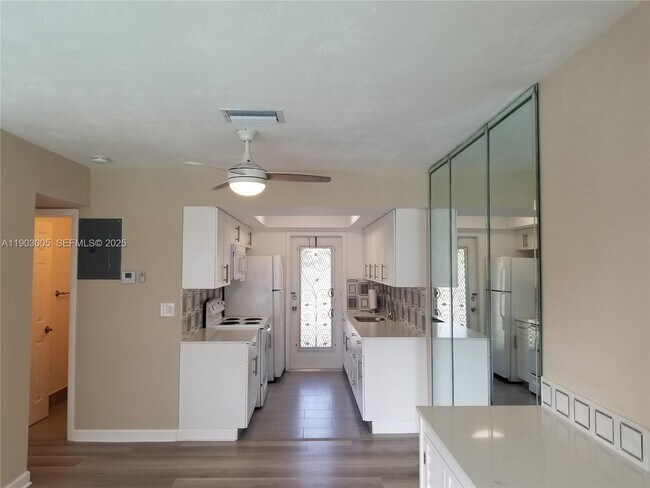 Building Photo - 1005 S 17th Ave