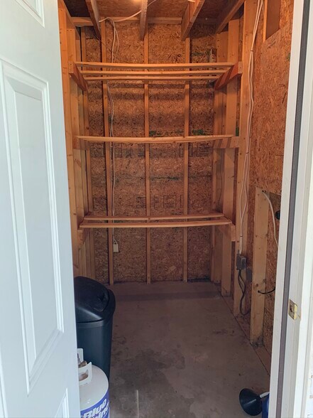 Building Photo - 1608 Sand Ct