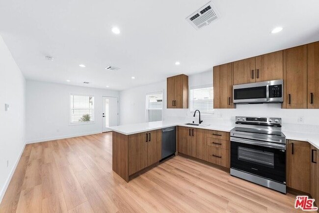 Building Photo - 1258 Mariposa St