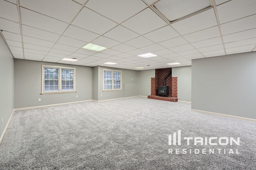 Building Photo - 8015 Victoria Ln