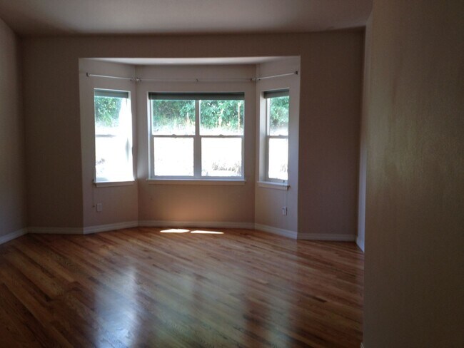 Building Photo - 5 Bd Ranch Home in School D-20