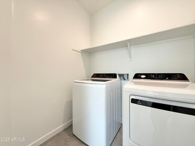 Building Photo - 9543 W Avalon Dr