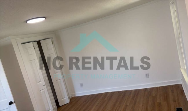 Building Photo - 113 3rd St