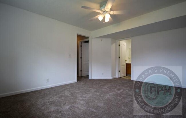 Building Photo - Beautiful 3Bd/2Ba Split entry in Omaha!