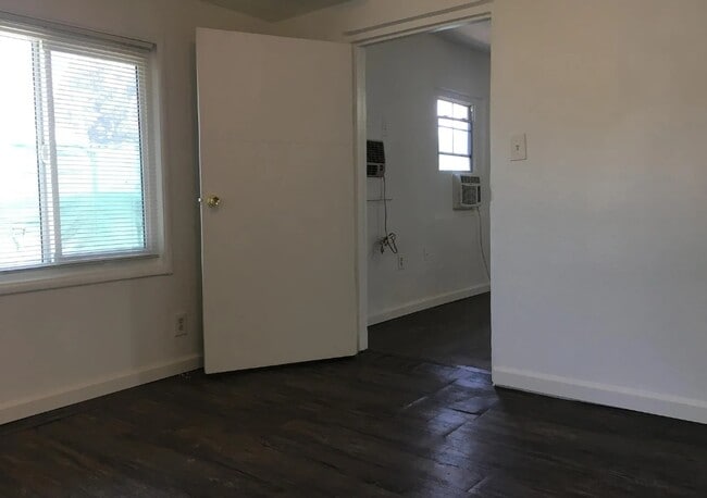 Building Photo - 3508 Crestmore Rd