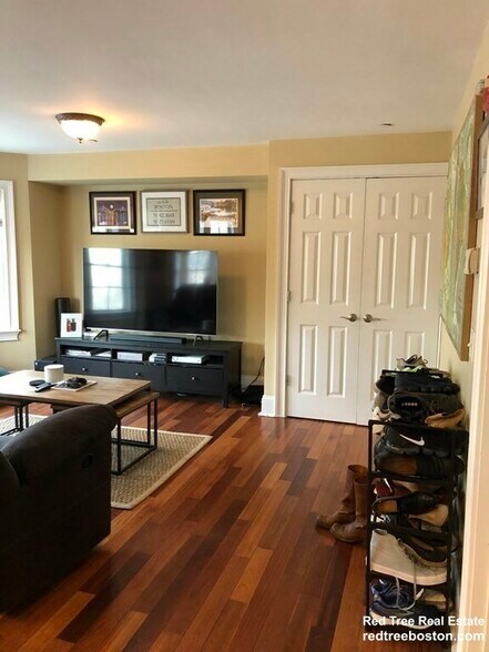 Building Photo - 341 W Broadway