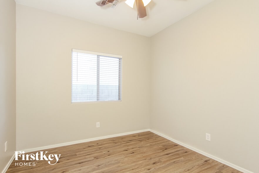 Building Photo - 14521 N 145th Dr