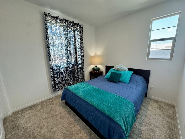 Building Photo - Spacious 3 Bed / 3.5 Bath Condo in The Preserve Community