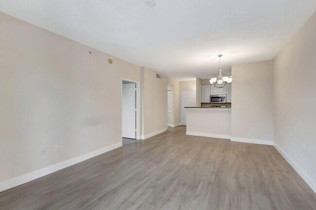 Building Photo - 780 S Sapodilla Ave