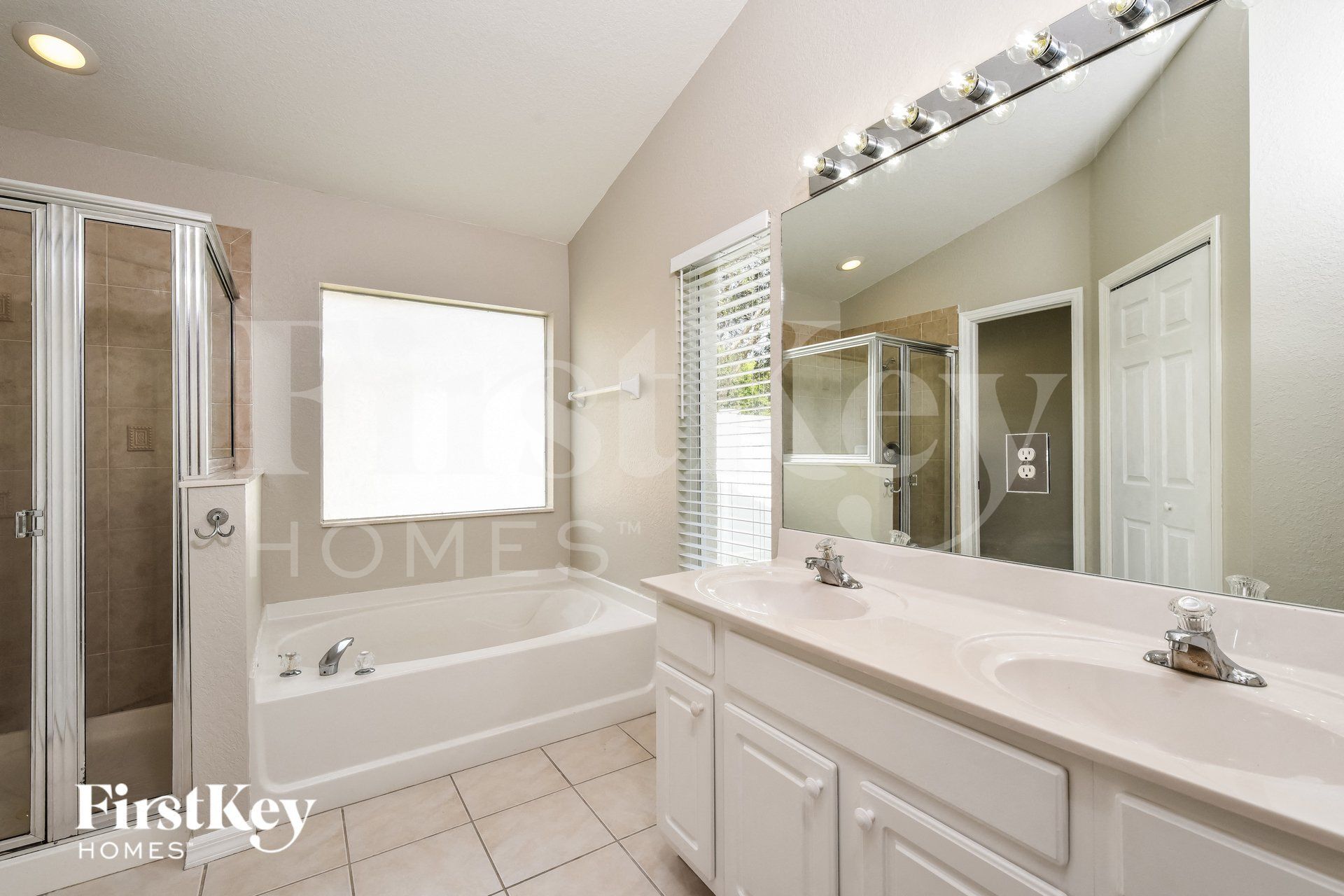 Building Photo - 9783 Gladiolus Bulb Loop