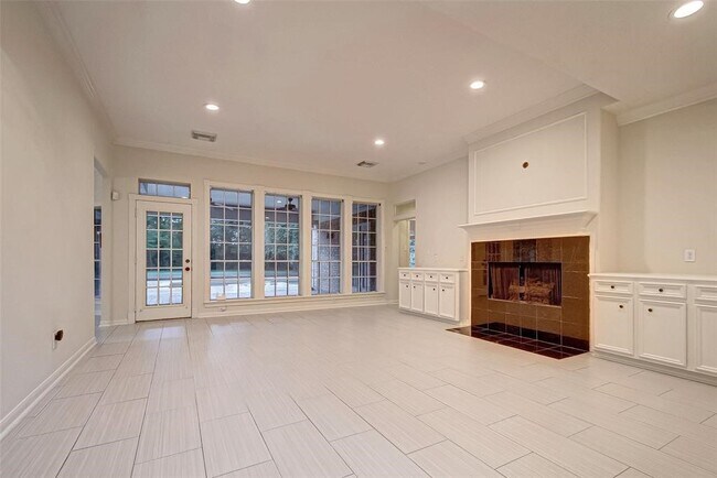 Building Photo - 2115 Foreland Dr