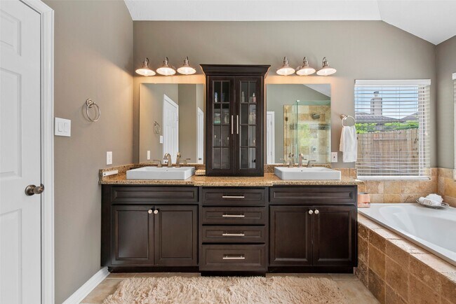 Building Photo - 2513 Kimberly Dawn Dr
