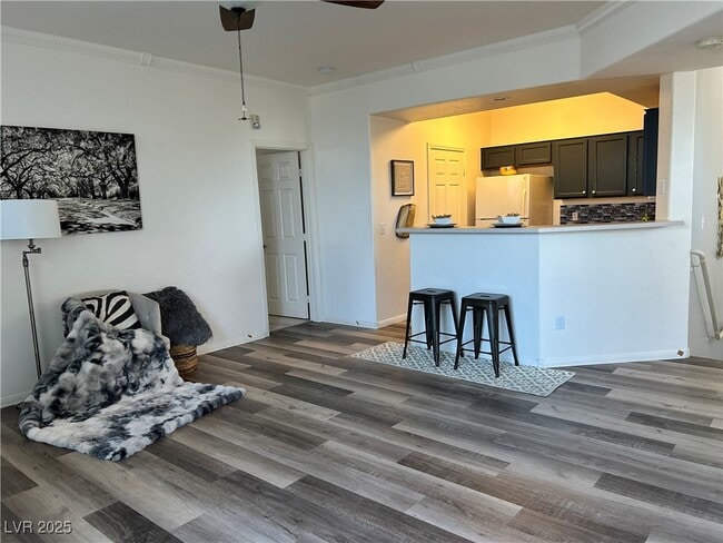 Building Photo - 5855 Valley Dr