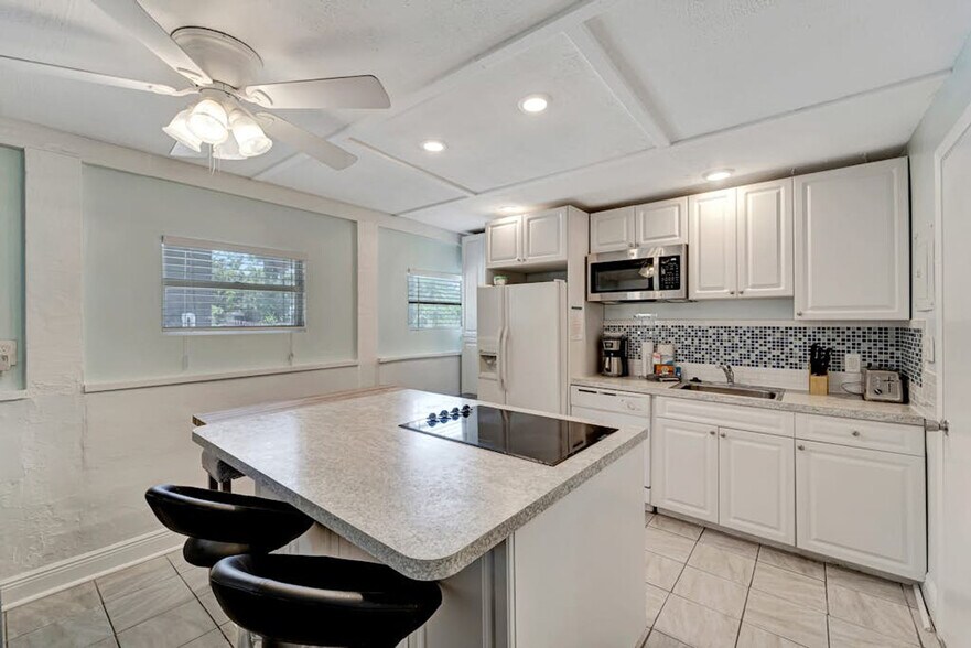 Building Photo - 3018 Gulf Dr