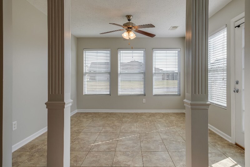 Building Photo - 103 Blossom Ct