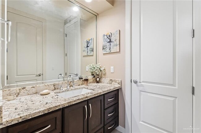 Building Photo - 18 Linva Ave