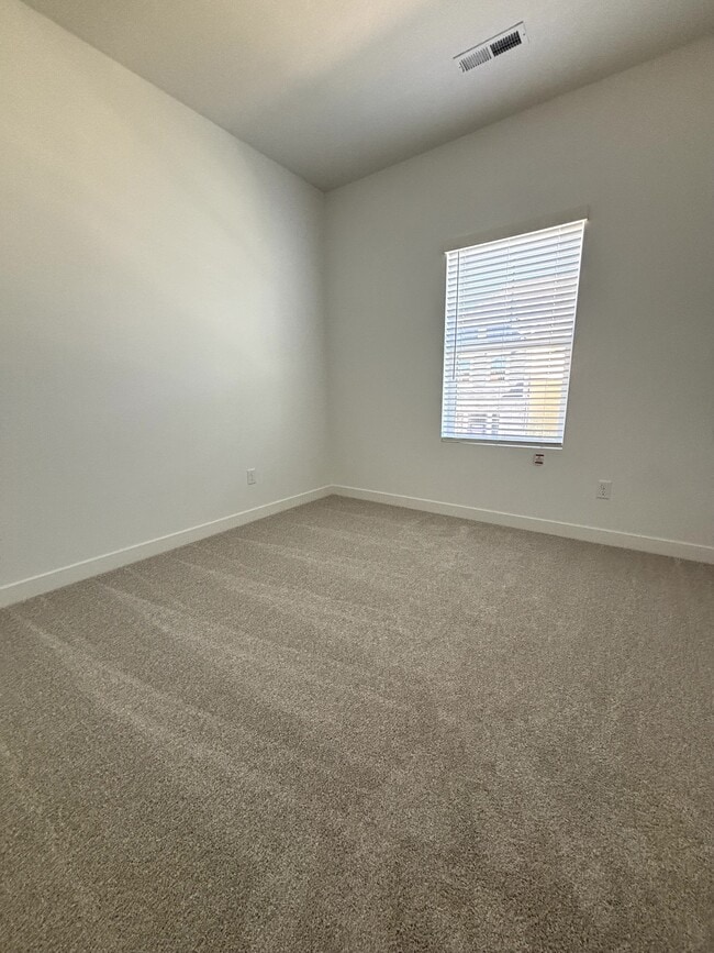 Building Photo - 10078 Loblobby Ln