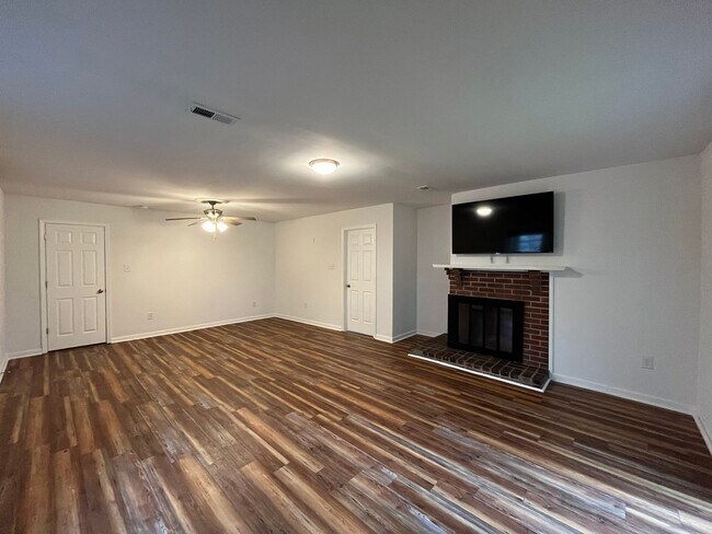 Building Photo - Newly Remodeled 3BD, 2BA Raleigh Home with Fenced Yard in Prime Location Near Downtown Raleigh, N...