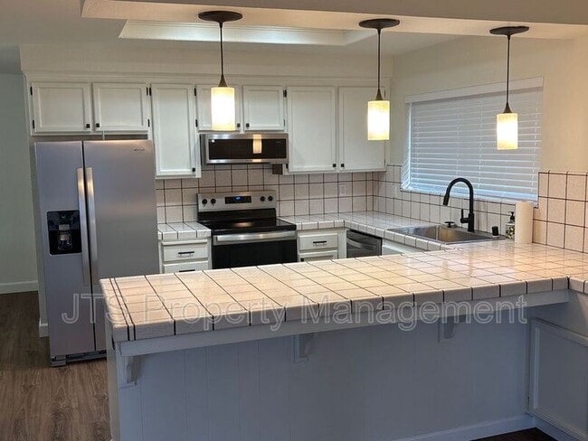 Building Photo - 5140 Linda Lou Dr