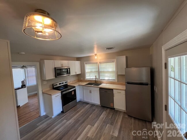 Building Photo - 307 S Merritt Ave