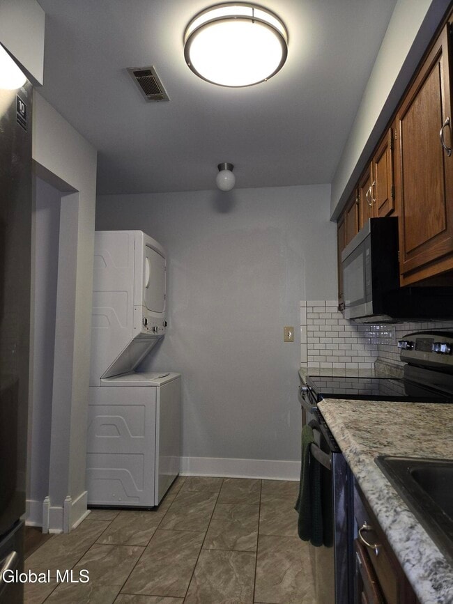 Building Photo - 93 Ridgewood Terrace