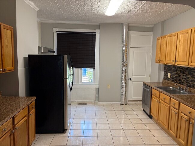 Building Photo - 250X W Fayette St