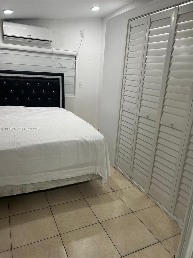 Building Photo - 1911 Arcadia Dr