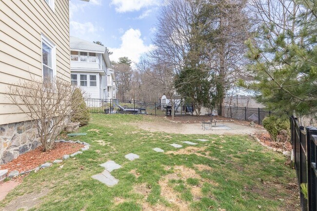 Building Photo - 1-3 Cassimere St