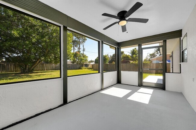 Building Photo - 2251 SE Holland St