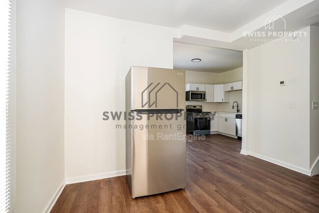 Building Photo - 1340 Mooberry St