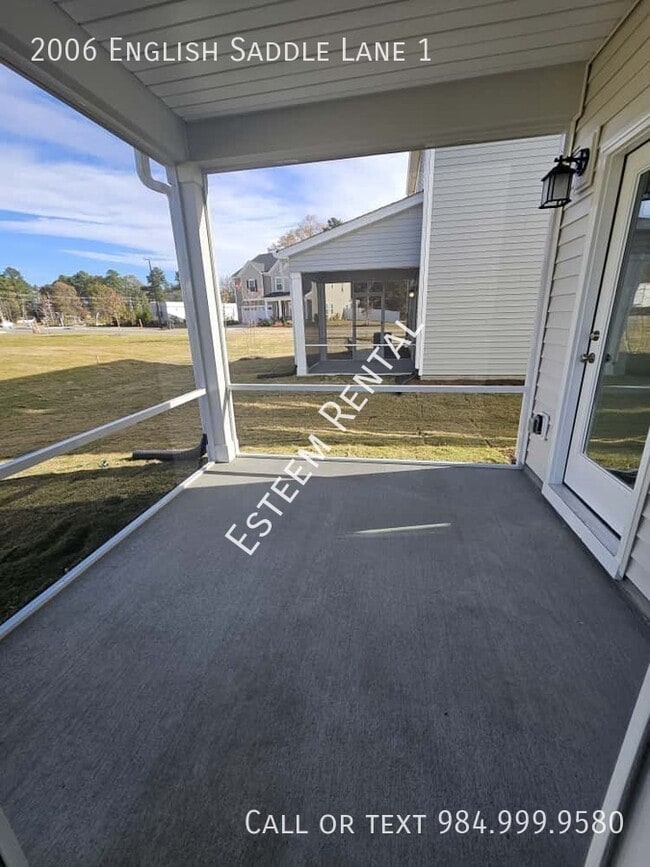 Building Photo - 2006 English Saddle Ln