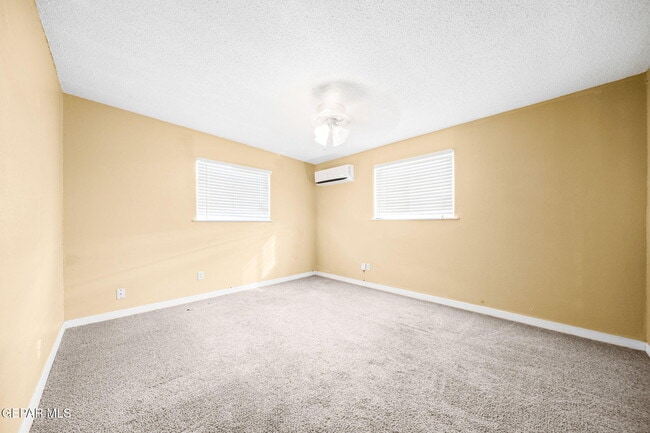 Building Photo - 5656 Kensington Cir