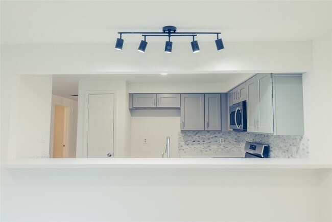 Building Photo - 12553 Wellington Park Dr