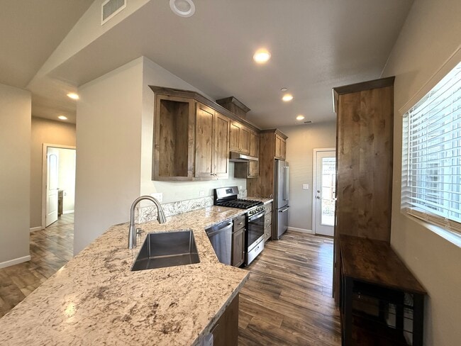 Building Photo - 1472 Hooker Oak Ave